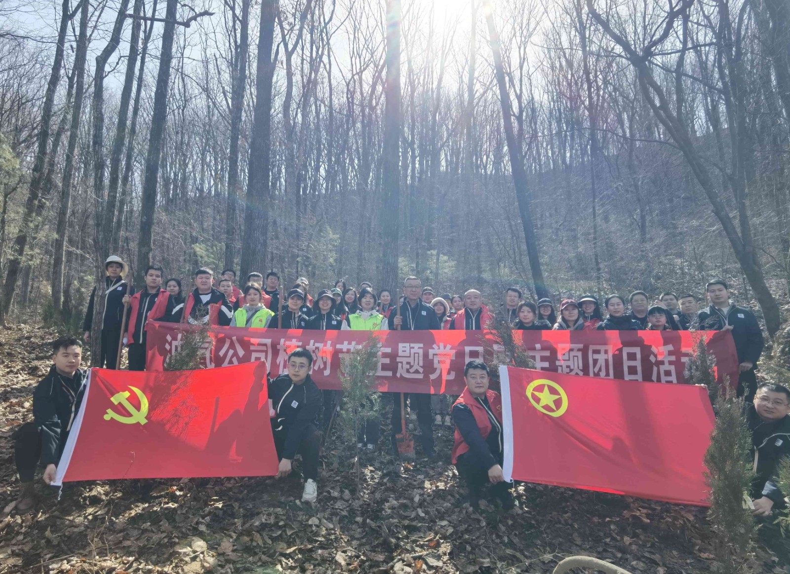 ǿ���˶���������������֯���衰����Ȧ�� (3).jpg