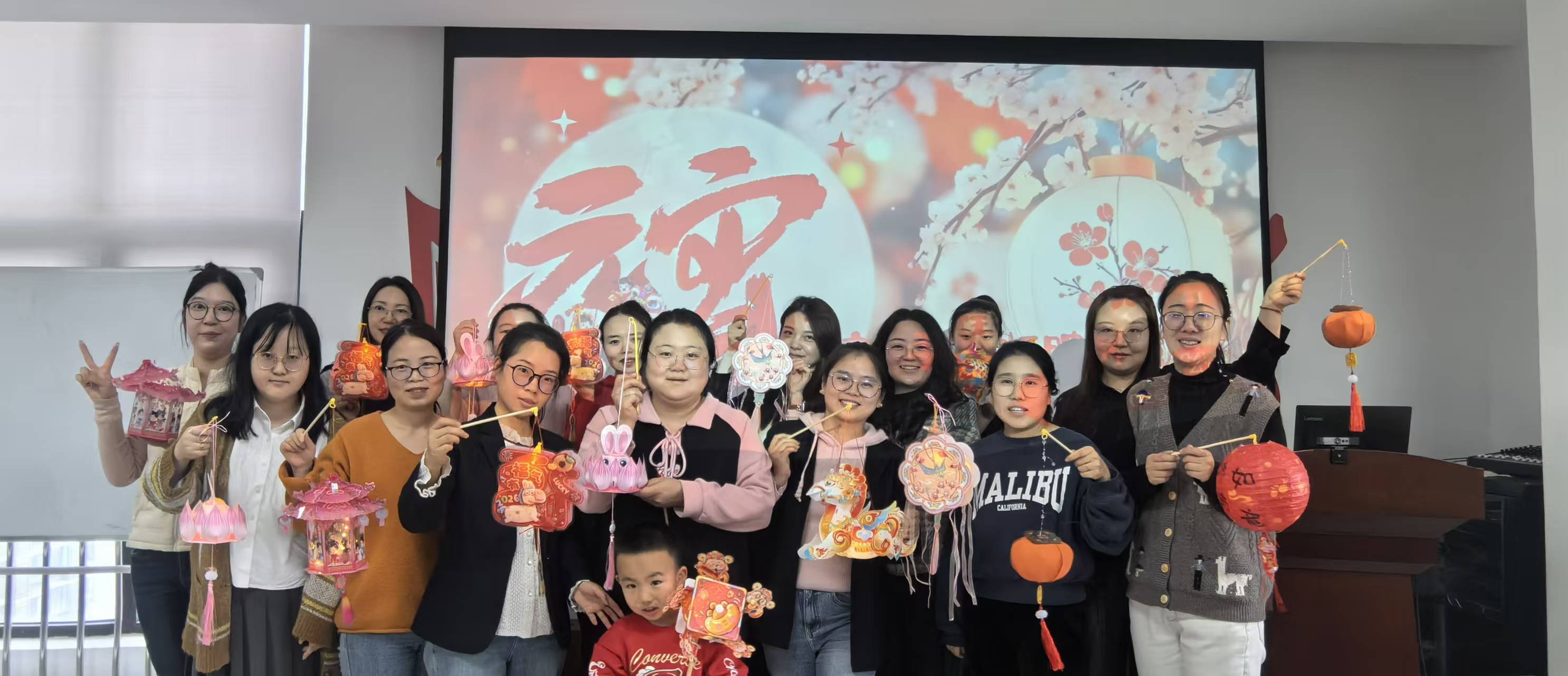 ��̬���蹫˾���Ὺչ�������³�?��ӳ��Բ��  Ԫ�����ֹ����������˶�ͼƬ.jpg